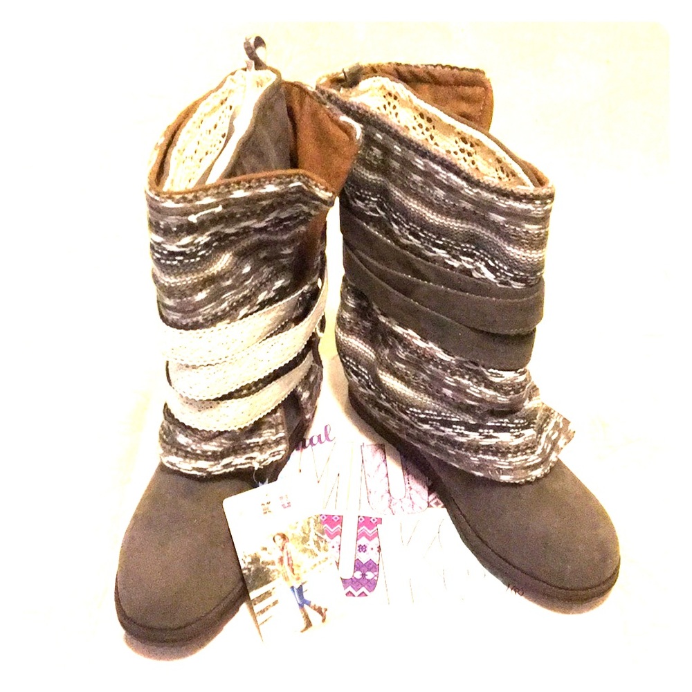 Brand New Muk Luks Sz 9. $50